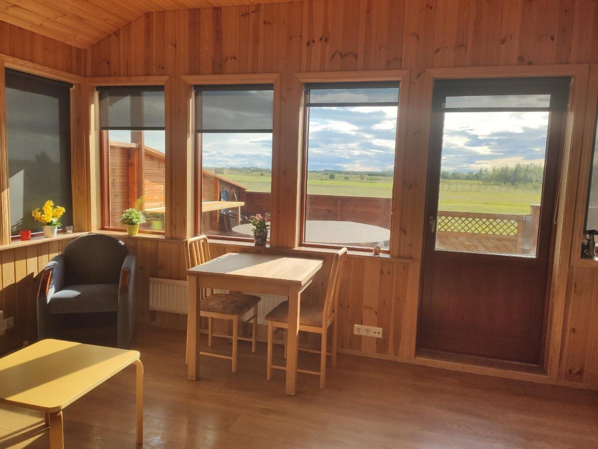 Holiday home Cat Lovers Only! Bright And Peaceful With Views & Hot Tub *